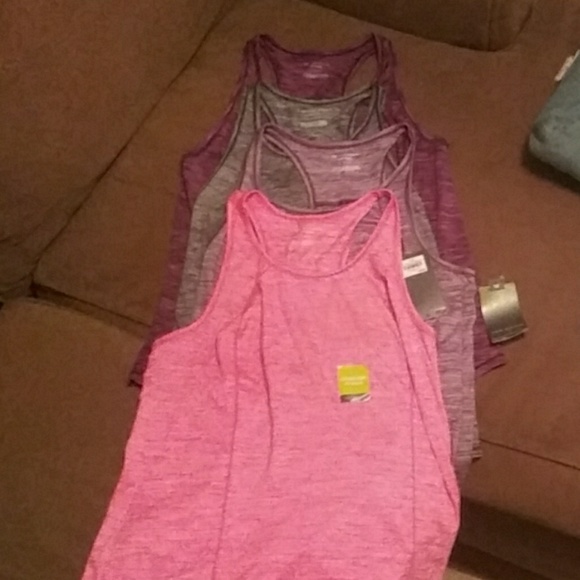 Size medium dry tek tek gear workout tank tops - Picture 1 of 2